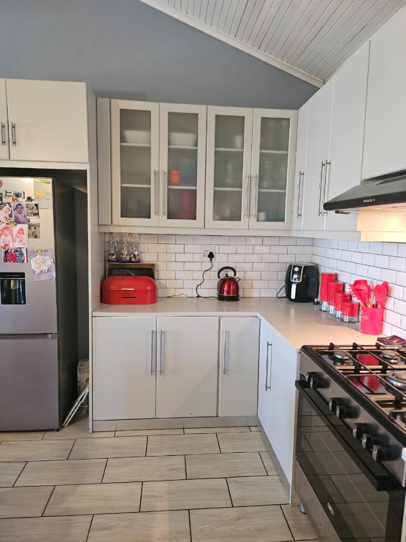 4 Bedroom Property for Sale in Rondevlei Park Western Cape